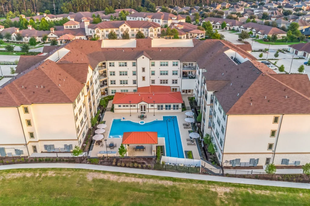 The Lakes at Woodhaven Village Apartments with Picnic Area