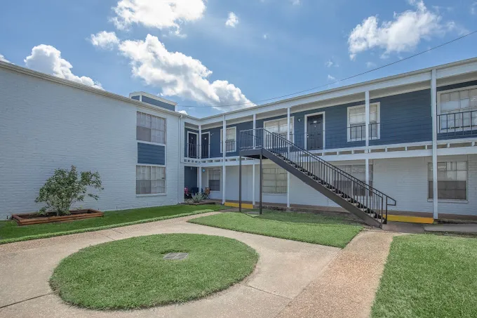 Whispering Oaks Apartments