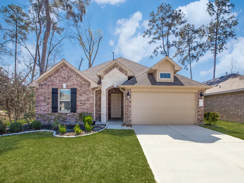 Amber Pines at Fosters Ridge Apartments with Garage