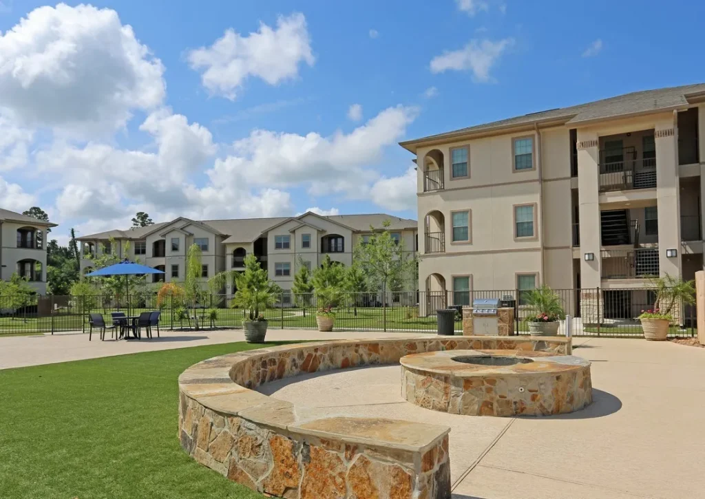 Capri Villas at the Lake Apartments with Outdoor Kitchen