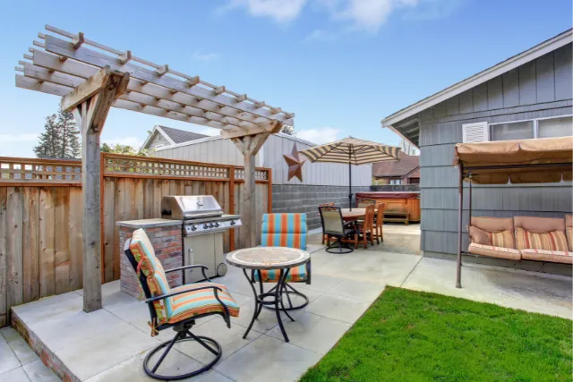Conroe Apartments with Outdoor Kitchen