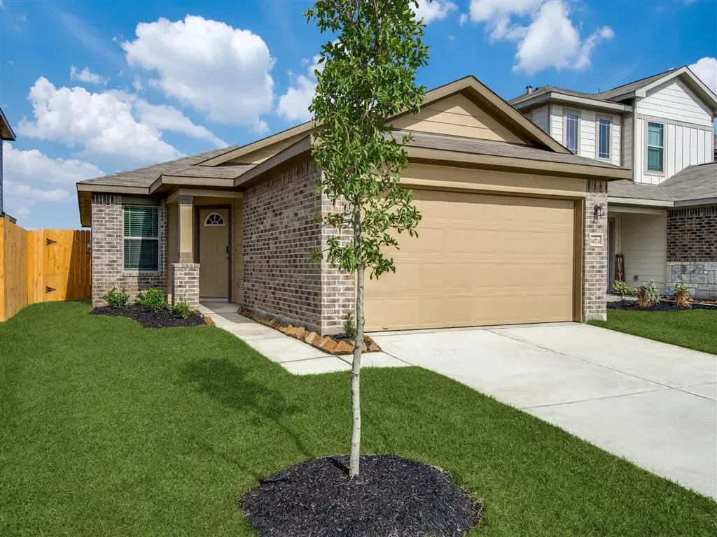 The Village at Caney Mills Apartments with Garage