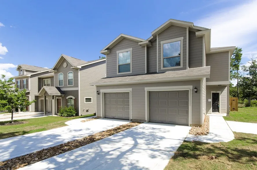 Woodgate Townhomes Apartments with Washer & Dryer