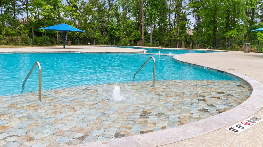 Amber Pines at Fosters Ridge Apartments Swimming Pool